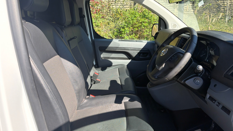 Vauxhall Vivaro L2 Diesel 2900 1.5d 100PS Sportive H1 Van